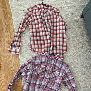 2 men’s medium flannels